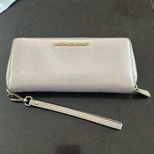 Michael Kors Rose Pink Wristlet